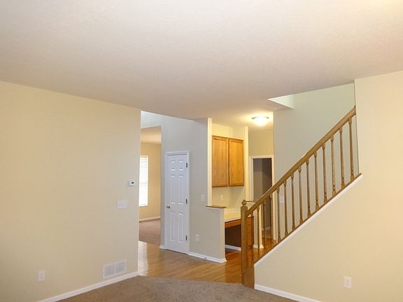 3rd image of 1060 Bergenia Dr