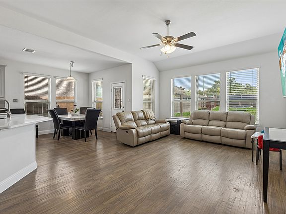 5th image of 1304 Mountain View Ln