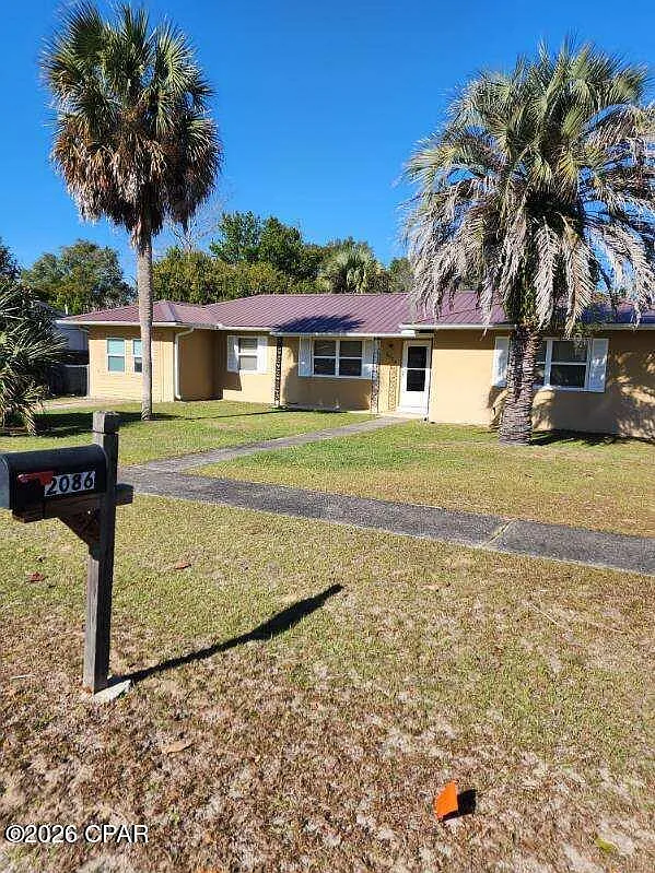 3 bed, 1.5 bath, 1392 sqft, $1,200 — Photo 1