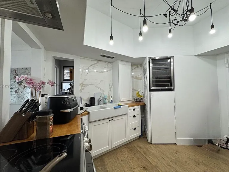 11930 N Bayshore Dr #Penthouse 10 — Photo 6