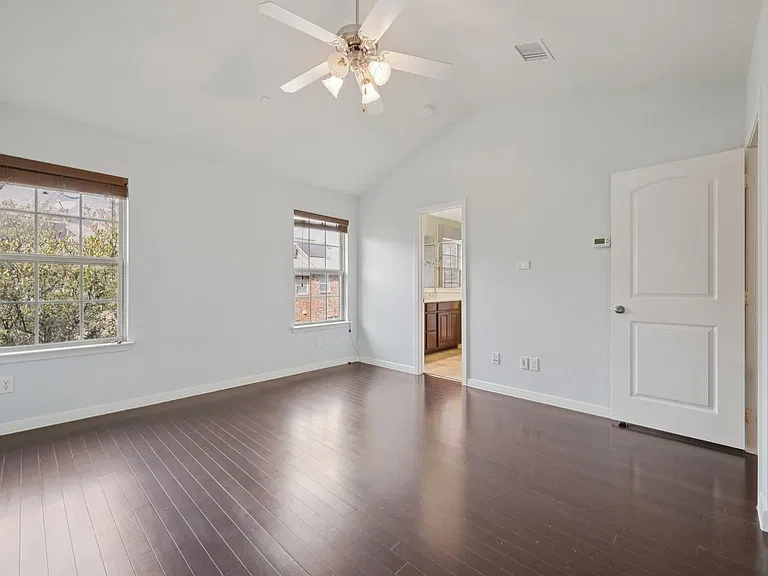 3934 Amberwood Dr — Photo 30