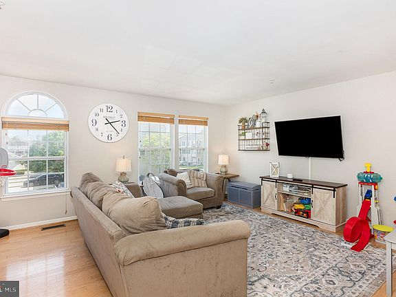 4th image of 330 Kestrel Dr