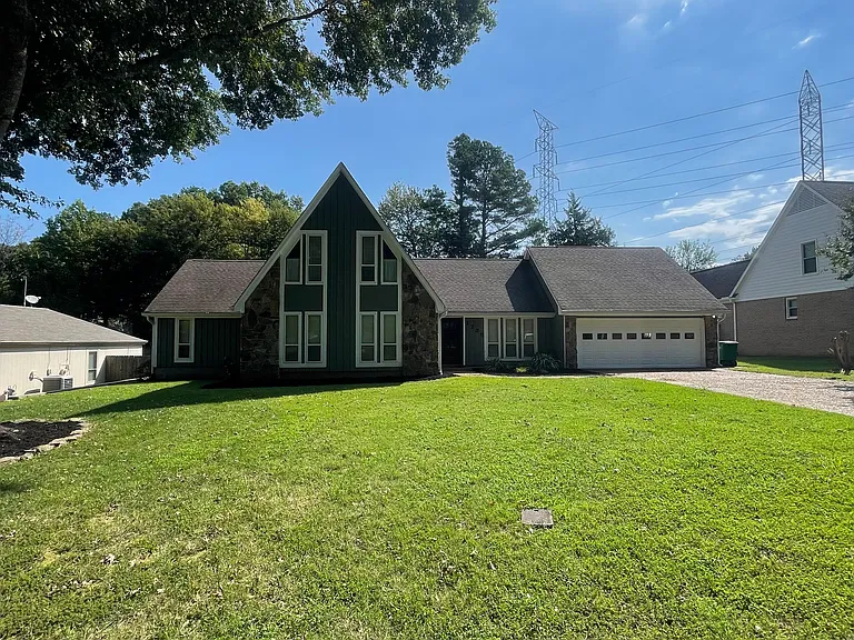 1738 E Churchill Downs Rd — Photo 3