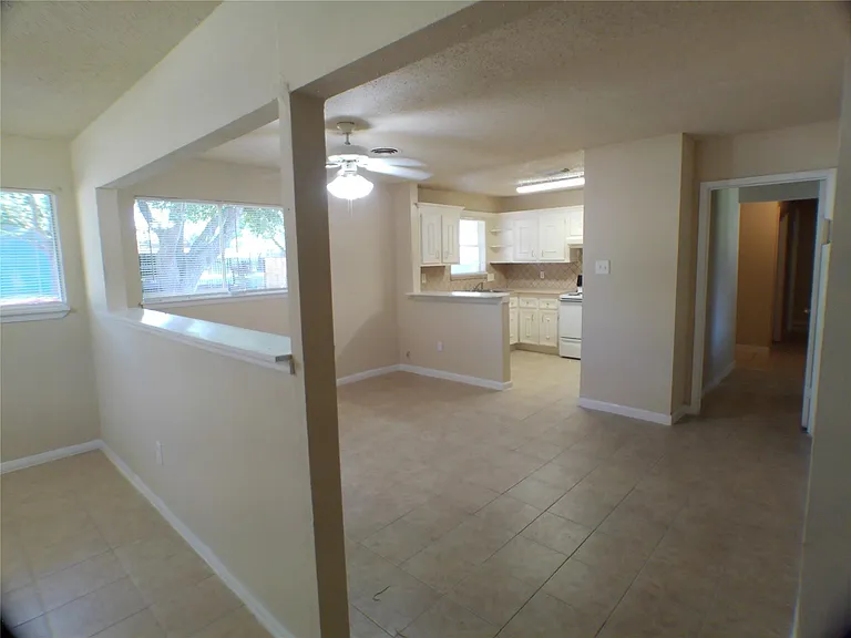 1301 Glenmore Dr — Photo 8