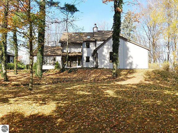 2nd image of 8717 Woodridge Dr