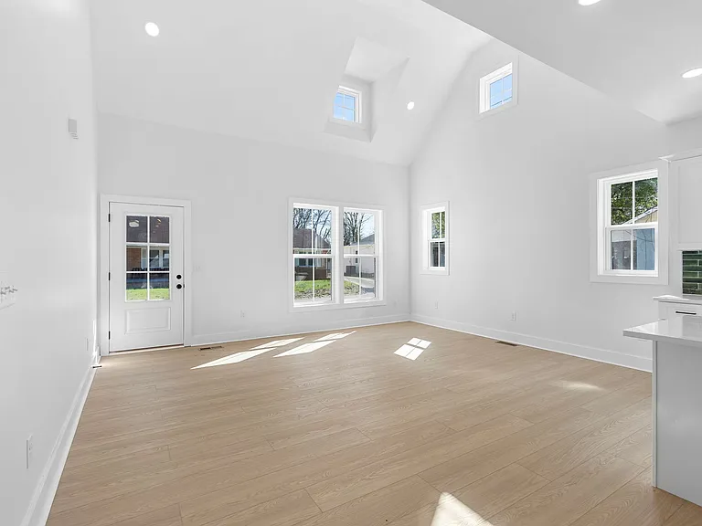 930 Glass St — Photo 6