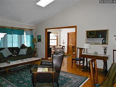 4th image of 10030 Hawthorne Dr