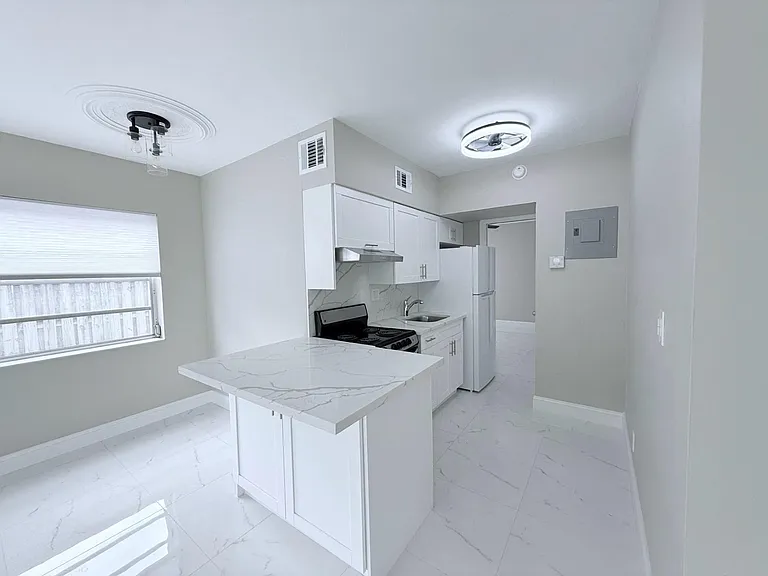 2725 Middle River Dr #7 — Photo 4