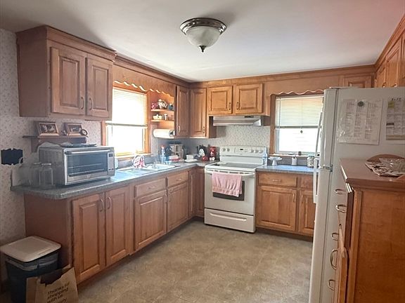 2nd image of 42 Alder Rd