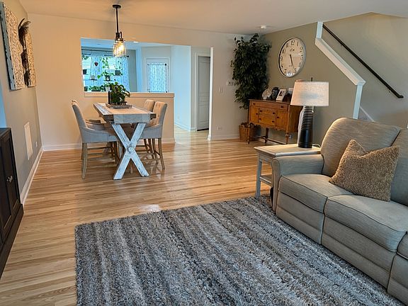 5th image of 995 Reserve Dr