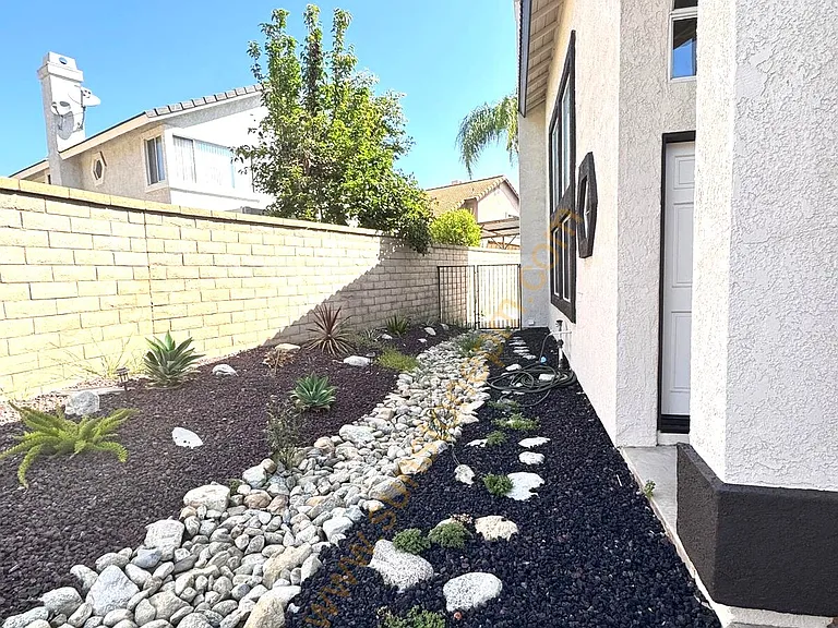 2180 Hedgerow Ln — Photo 3