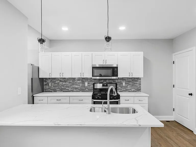 1536 S Corlies St — Photo 2