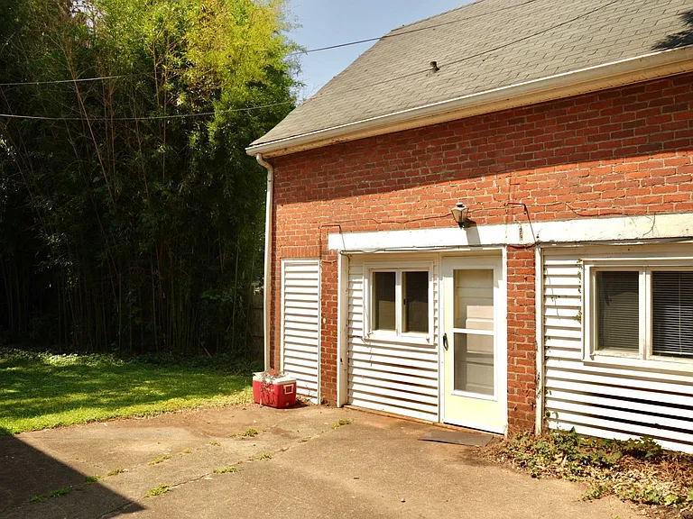 109 Piedmont Ave N — Photo 30
