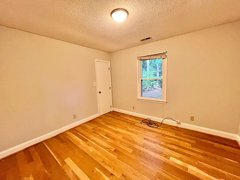 7504 Post Oak Rd — Photo 16