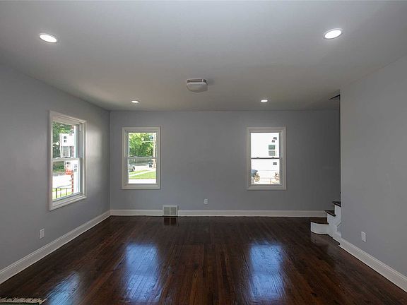 4th image of 20 Owen St