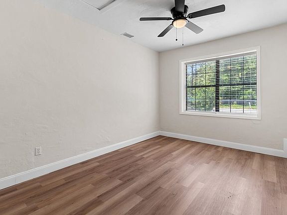 3rd image of 4621 Tall Oak Dr
