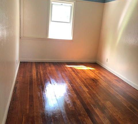 5th image of 416 W Lockeford St