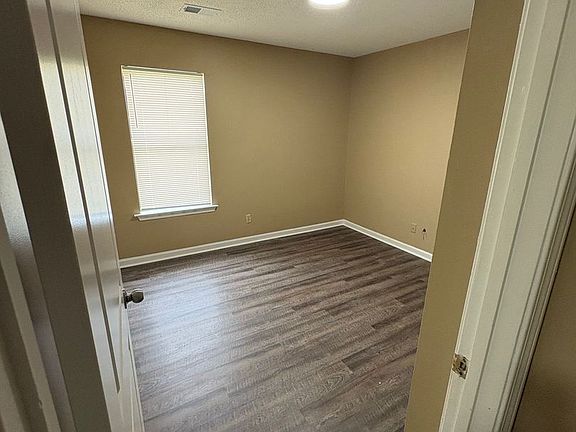 5th image of 3323 Vineyard Haven Pl