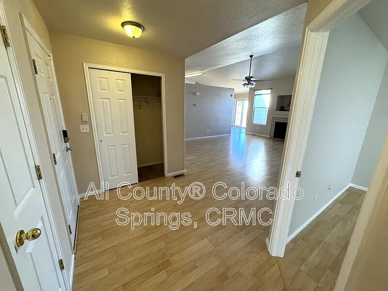 1305 Lords Hill Dr — Photo 2