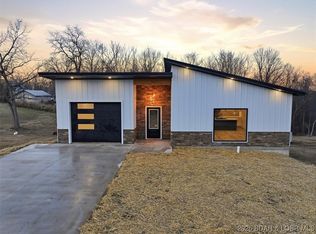 405 E Lafayette St, Versailles, MO 65084