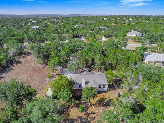 4th image of 202 Roaring Creek Dr