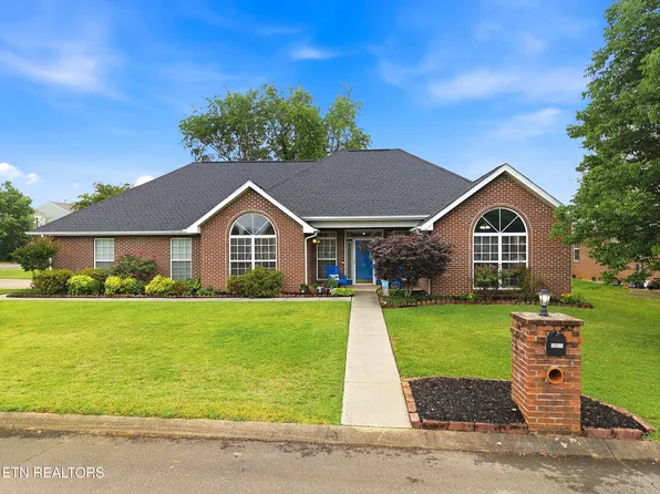 1311 Flanders Ln, Maryville, TN 37803