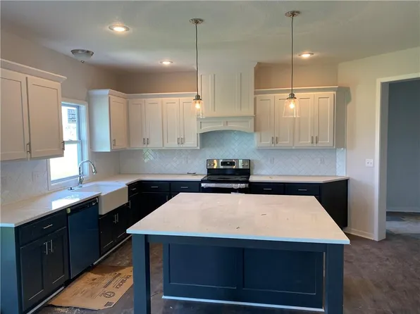 17488 W 165th St, Olathe, KS 66062