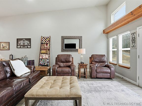 5th image of 2804 W Ridgeway Ln