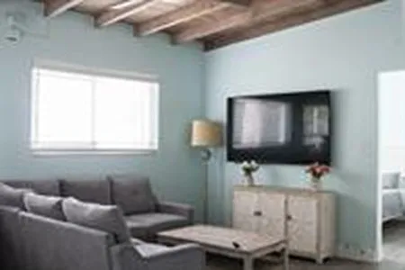 2 bed, 896 sqft, $3,900 — Photo 3