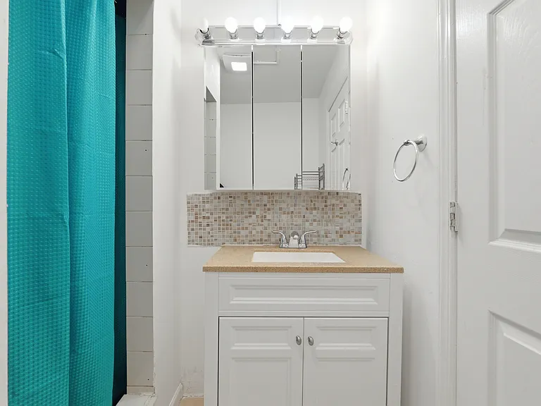126-128 N 9th St #1 — Photo 11