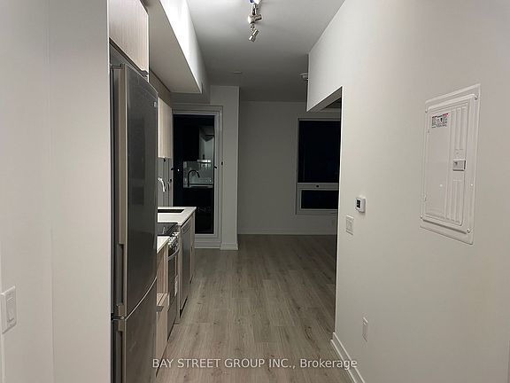 4th image of 395 Bloor St E #5111