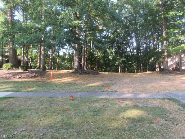 12232 Moss Point Rd, Strongsville, OH 44136