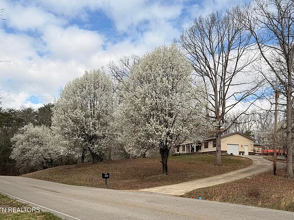 3rd image of 333 Willow Springs Rd