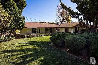 3rd image of 946 Colina Vis