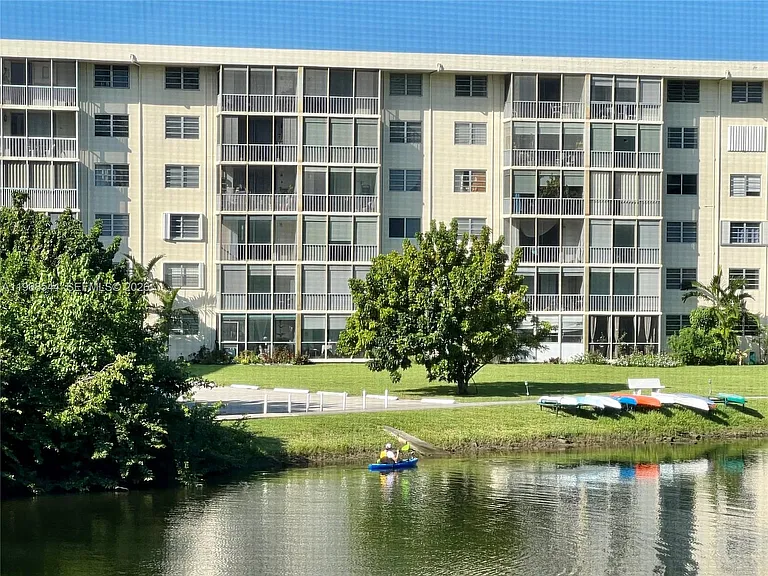 2855 Leonard Dr #H202 — Photo 3