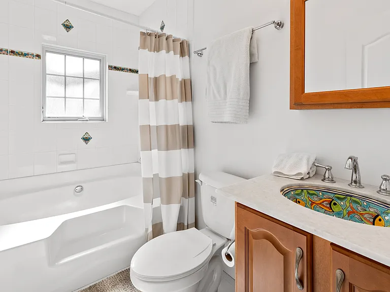 Hillside Dr W — Photo 20