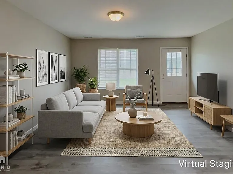 1130 S Clifton Ave — Photo 2