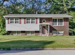 353 Hand Dr, Godfrey, IL 62035