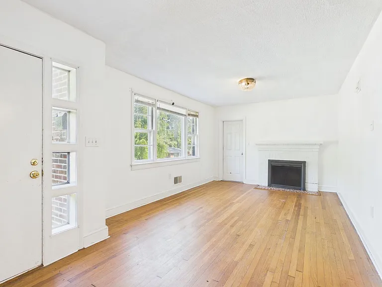 910 Northampton Rd — Photo 7