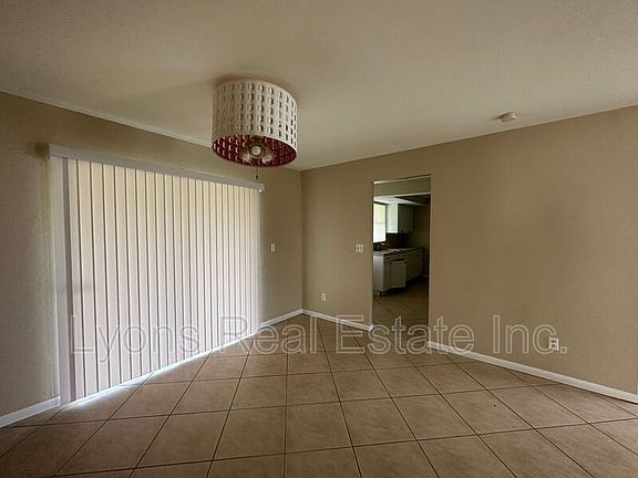 4th image of 1304 SE 31st Ter