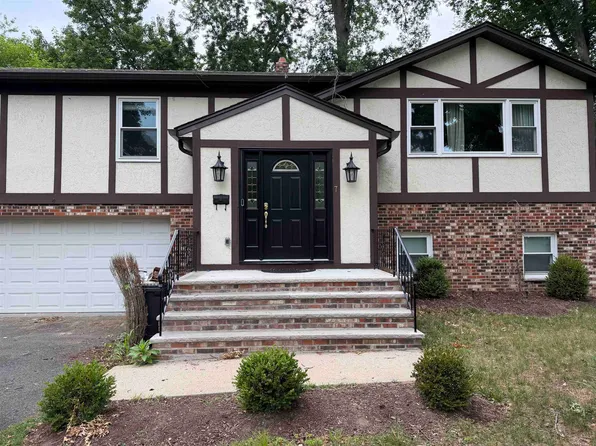 7 Campi Ct, Dumont, NJ 07628
