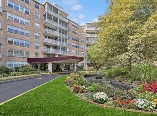 530 Valley Rd #4R, Montclair, NJ 07043