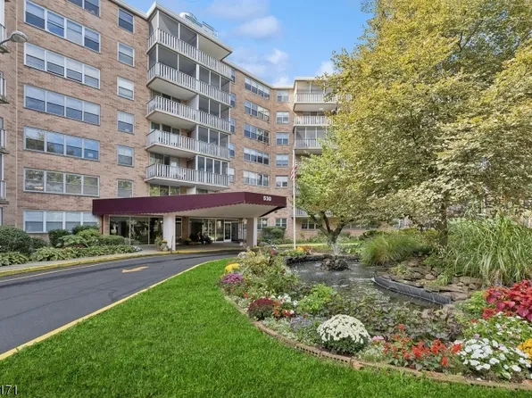 530 Valley Rd #4R, Montclair Twp., NJ 07043