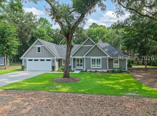 24 Alumni Rd, Beaufort, SC 29907