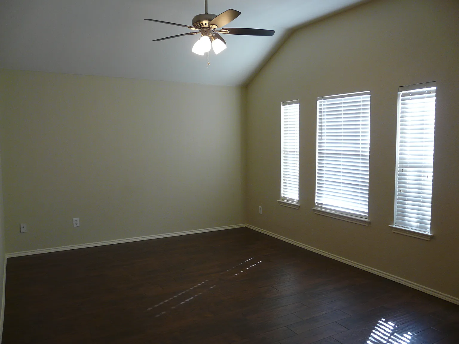 3 bed, 1799 sqft, $2,200 — Photo 4