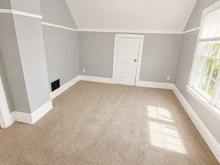 1131 E Fox St — Photo 5