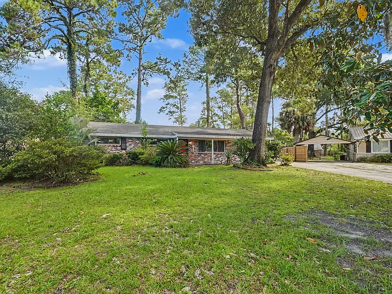 18 Silverstone Cir — Photo 2