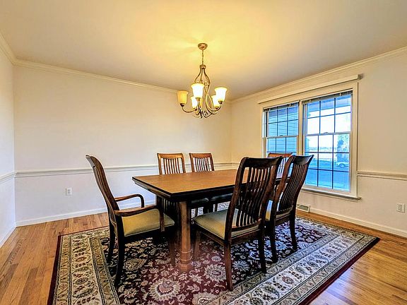 4th image of 314 Portland Pl