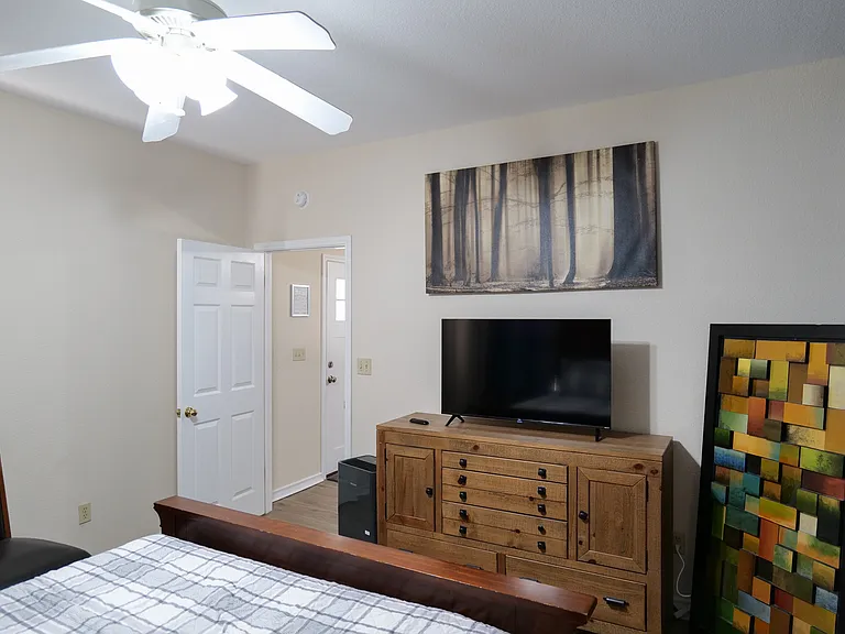 10201 Shane Dr — Photo 7