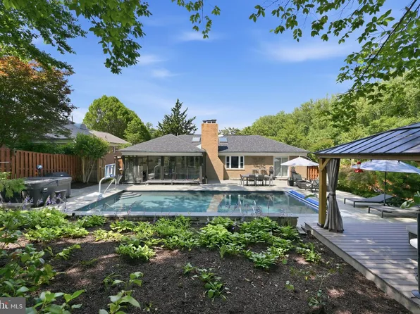 3008 Dogwood St NW, Washington, DC 20015